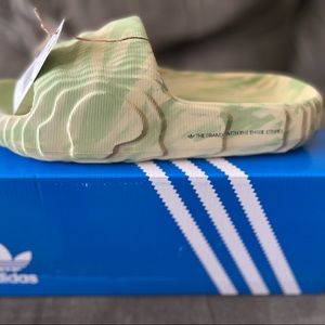 ADILETTE 22 SLIDES 'MAGIC LIME DESERT SAND' - SZ 10